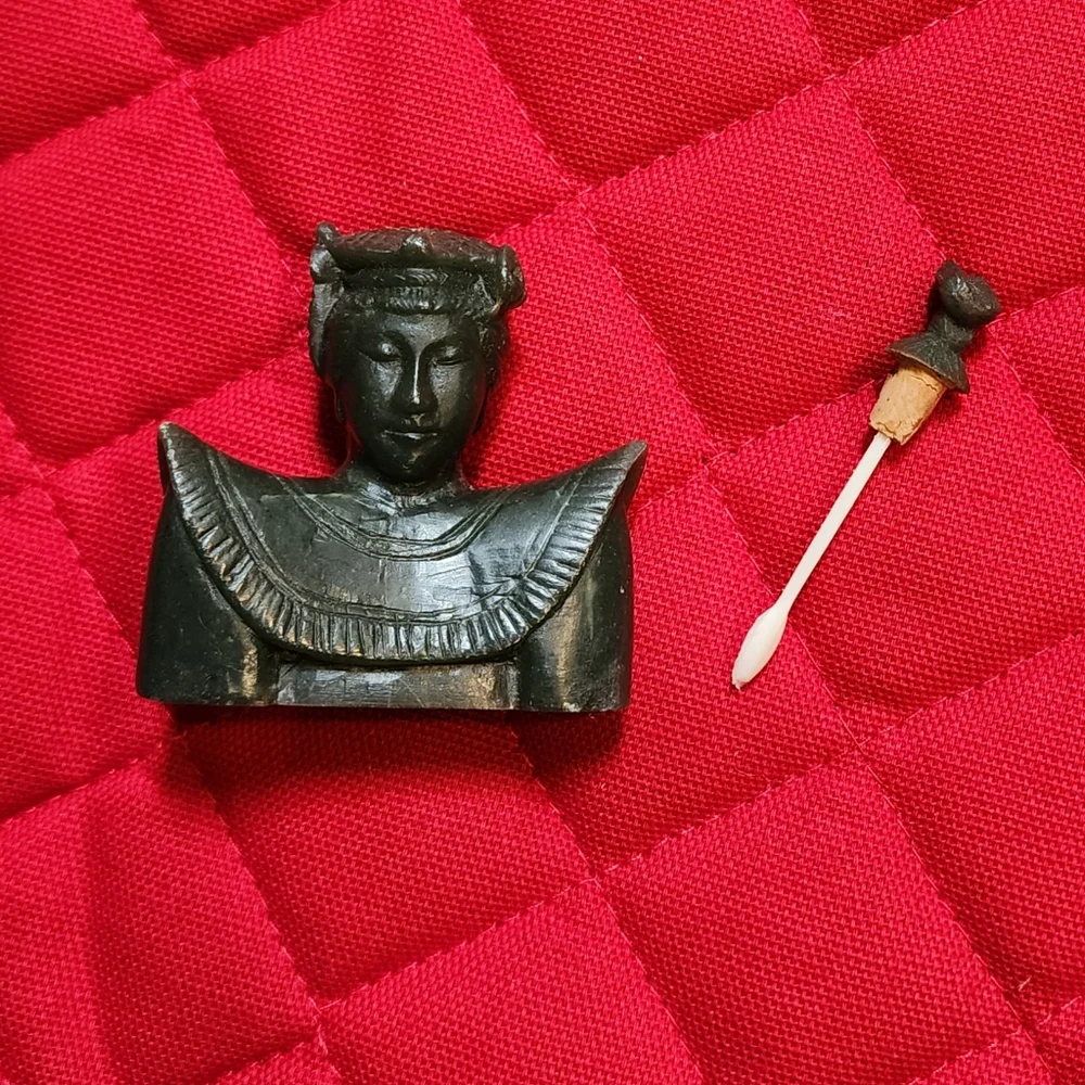Vintage Chinese Snuff Bottle Unique dark green hand carved emperor bust